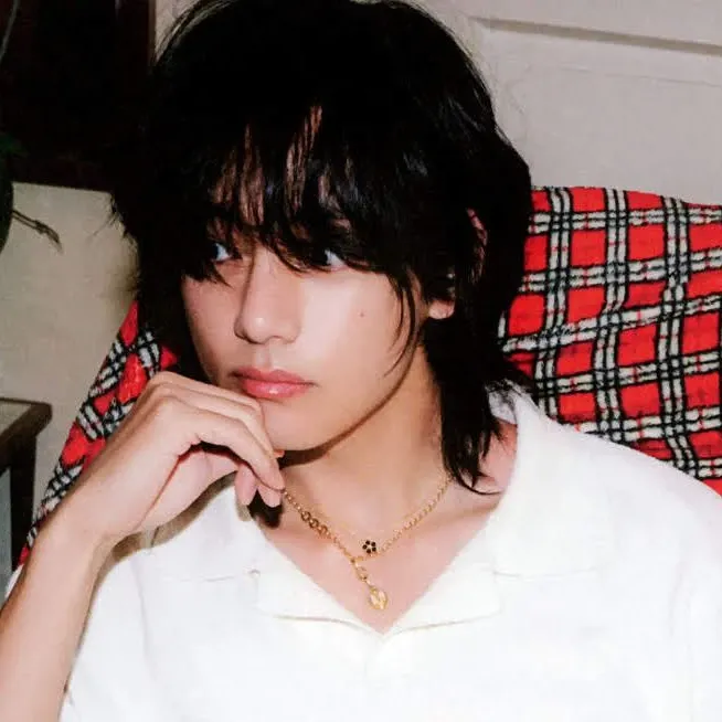 Foto aktivitas terbaru V (BTS)