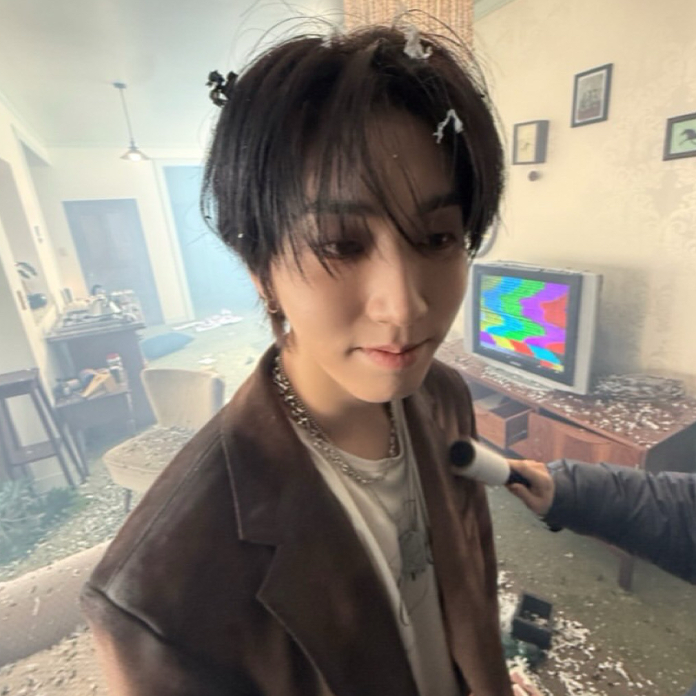 Behind-the-scenes cut of HAN (Stray Kids)