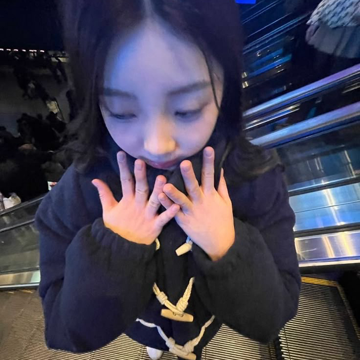 Recent activity shot of Wonhee (ILLIT)