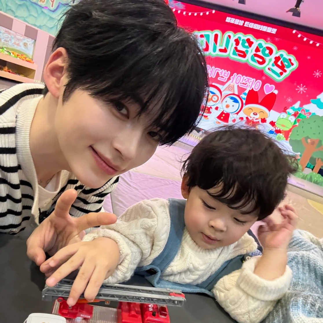 Potret di balik layar Sung Hanbin (ZEROBASEONE)