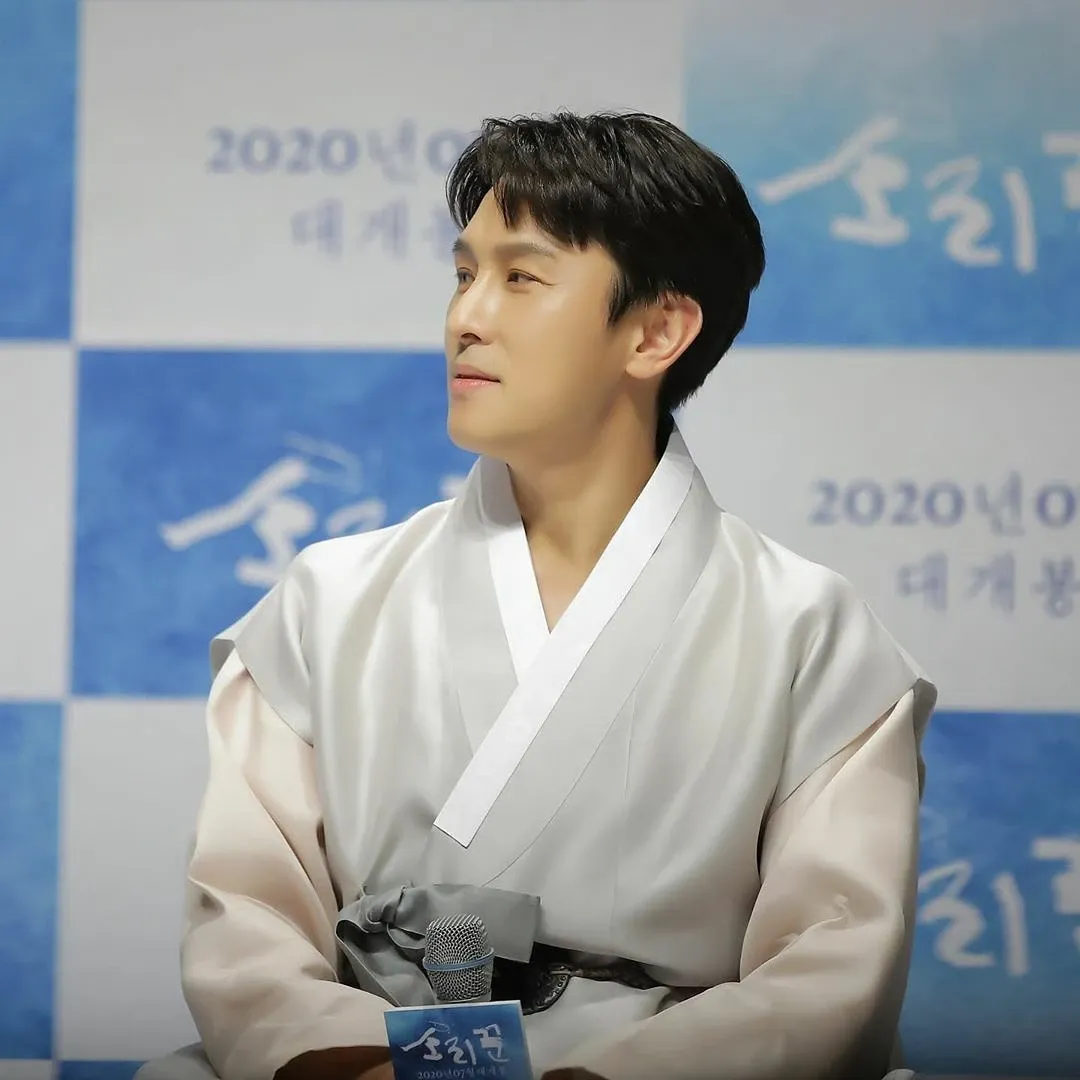 Latest photo of Kim Dongwan (SHINHWA)