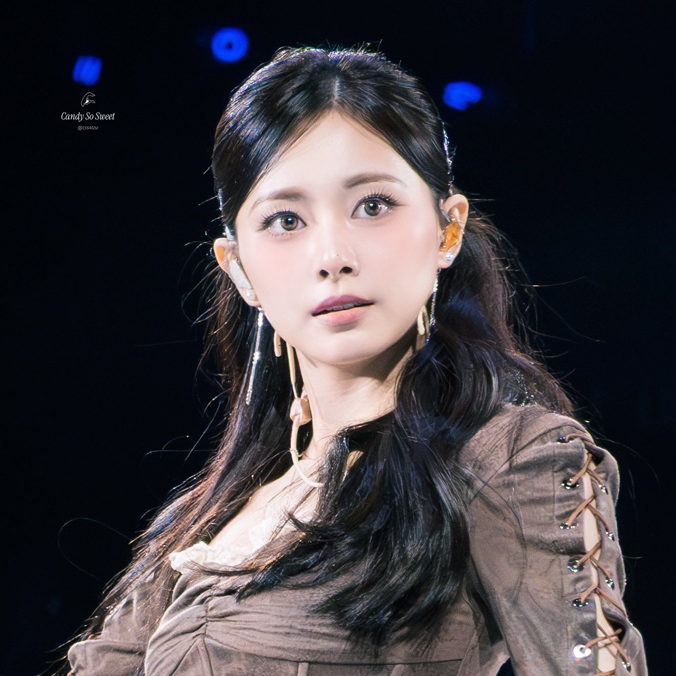 Momen yang diabadikan oleh penggemar Tzuyu (TWICE)