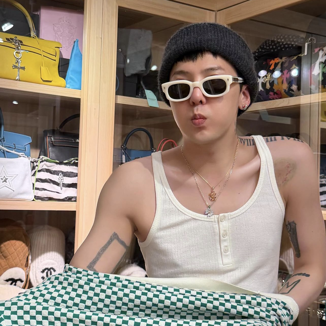 Behind-the-scenes cut of G-DRAGON (BIGBANG)