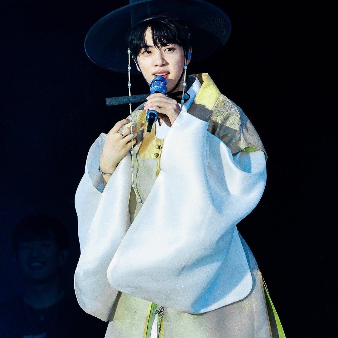 Momen yang diabadikan oleh penggemar Jin (BTS)