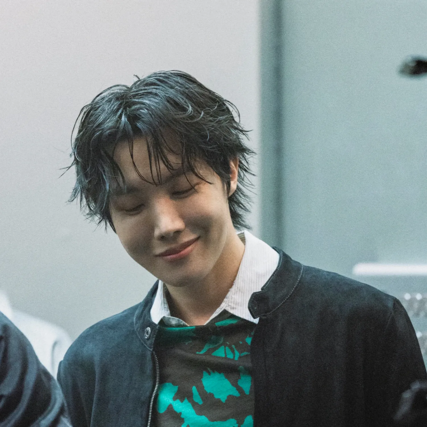 Foto aktivitas terbaru j-hope (BTS)