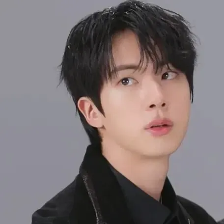 Momen yang diabadikan oleh penggemar Jin (BTS)