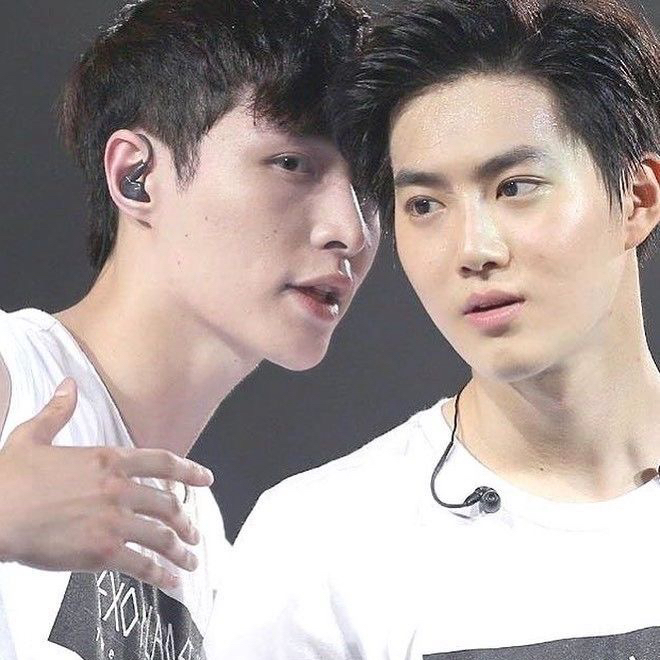 Recent activity shot of Lay (EXO)