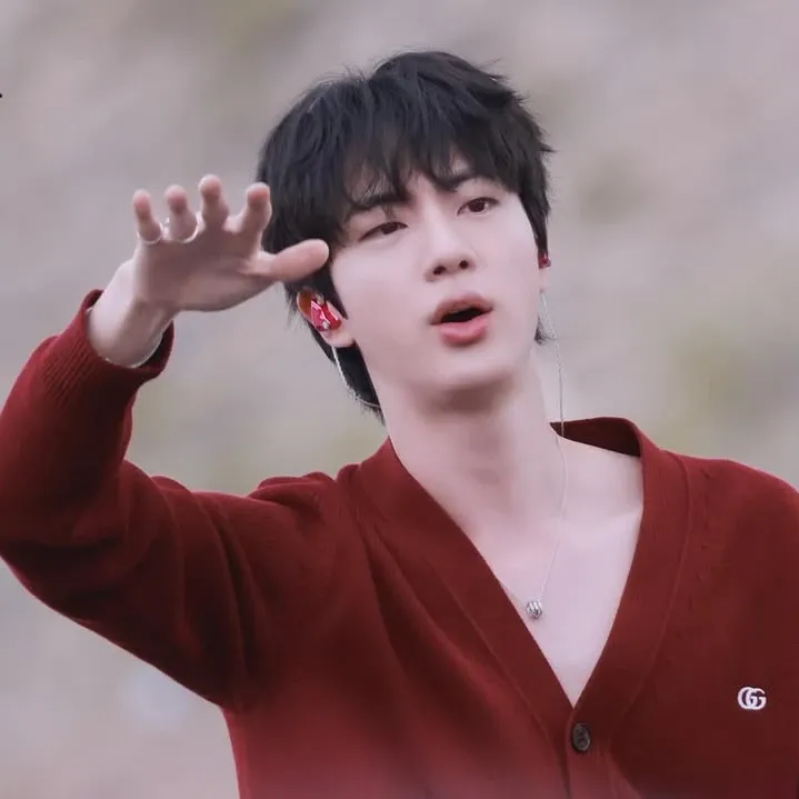Momen yang diabadikan oleh penggemar Jin (BTS)