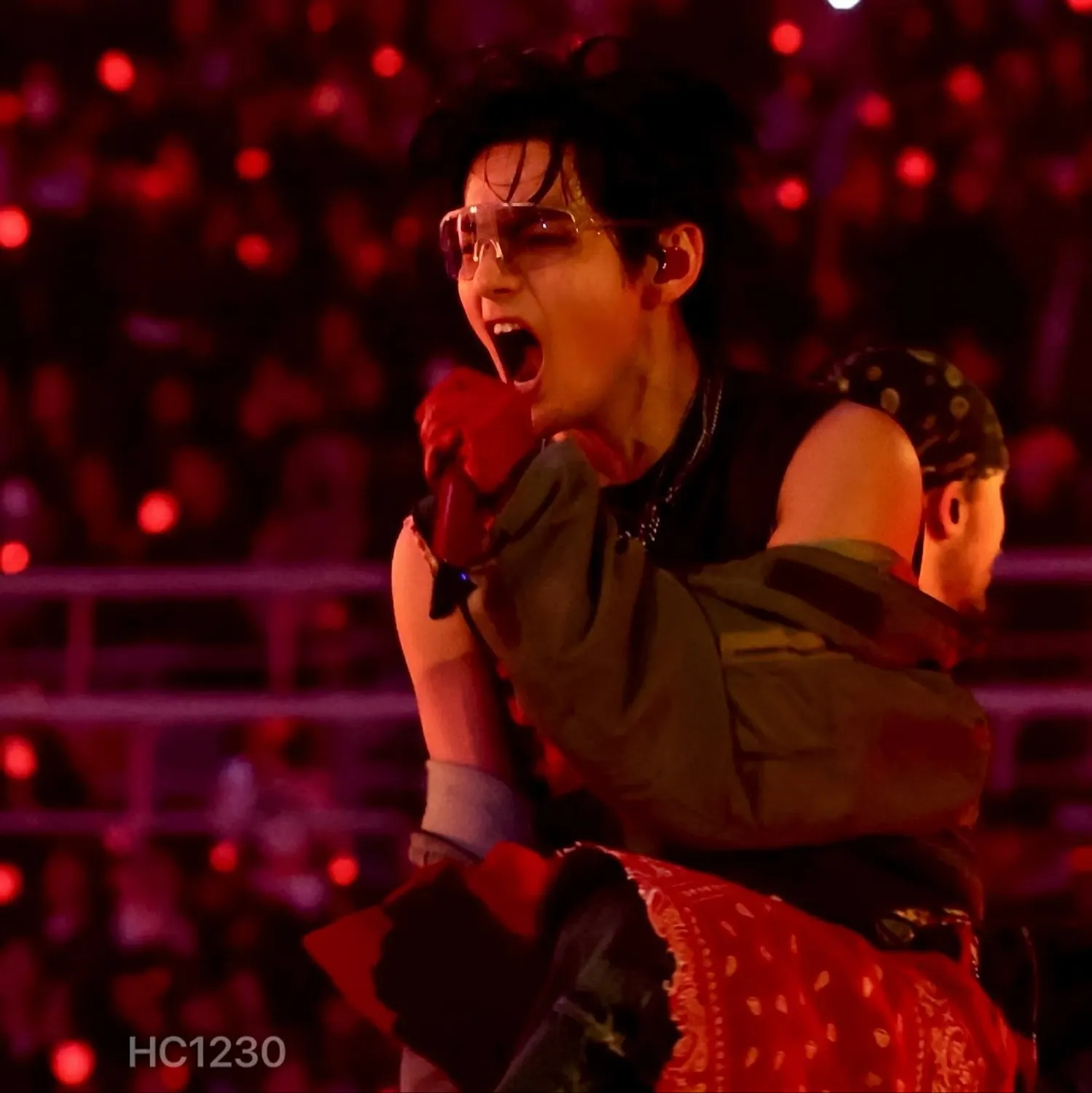 Behind-the-scenes cut of V (BTS)