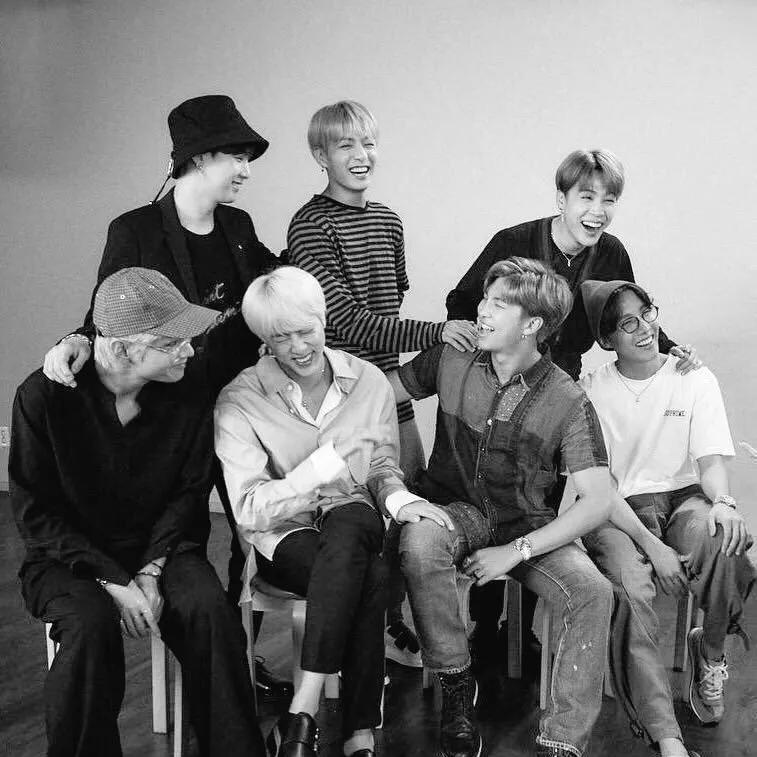 Foto aktivitas terbaru BTS