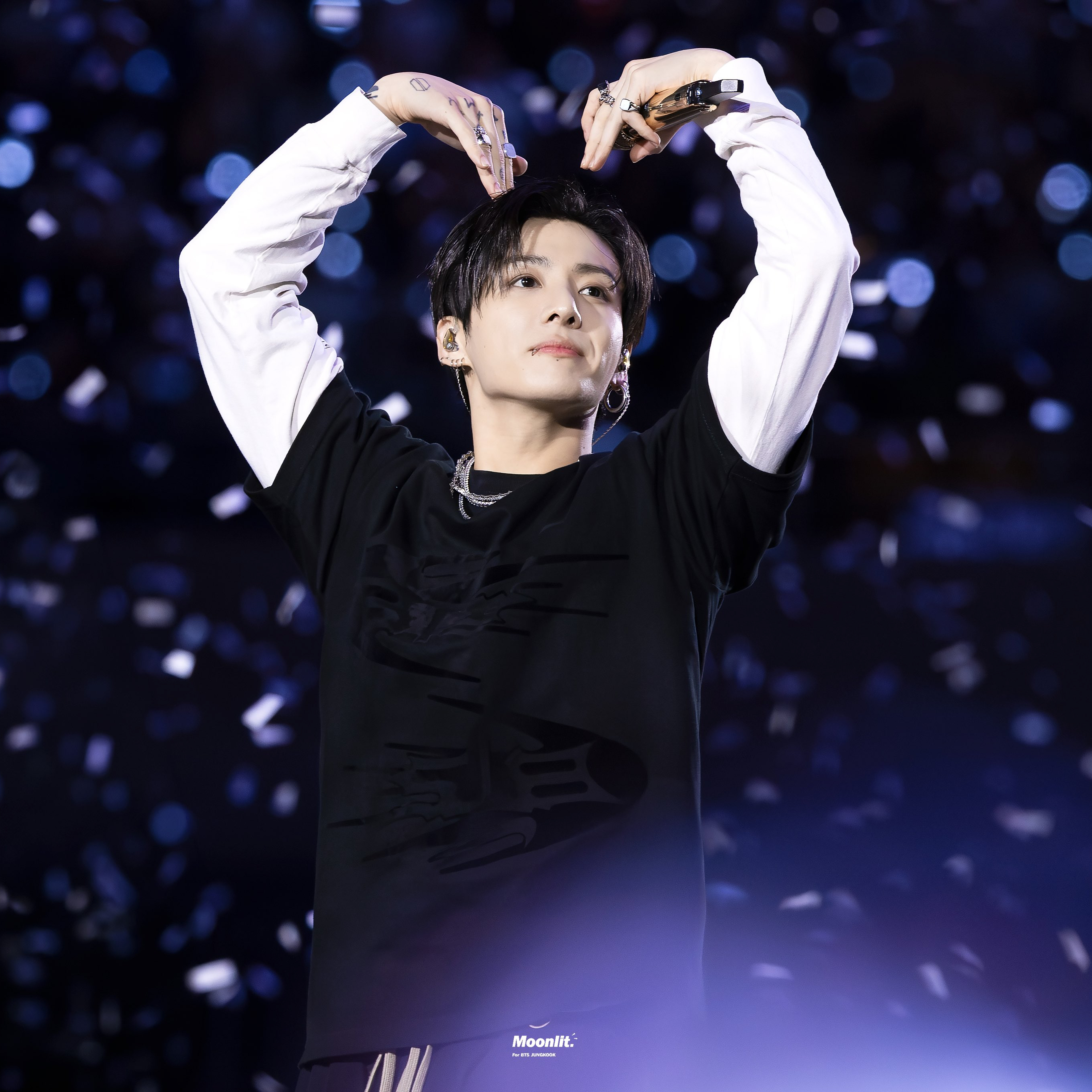 Foto aktivitas terbaru Jungkook (BTS)