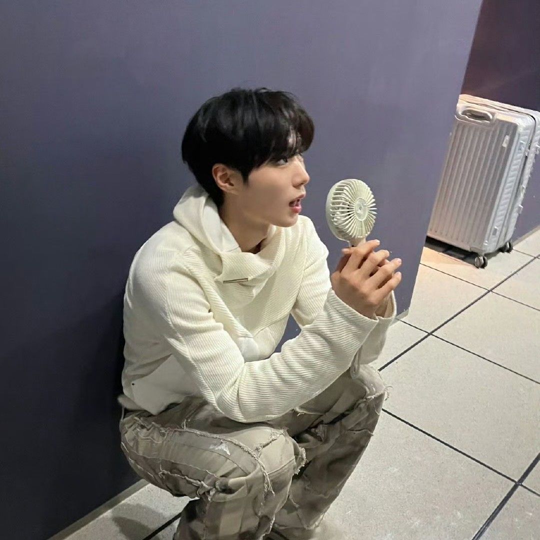 Behind-the-scenes cut of Kim Junseo (ALPHA DRIVE ONE)