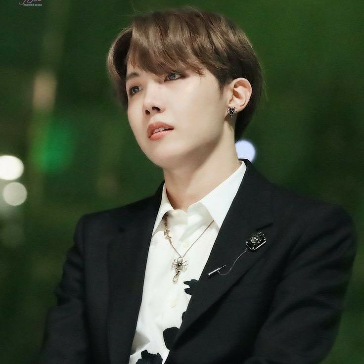제이홉 (방탄소년단)의 최신 사진