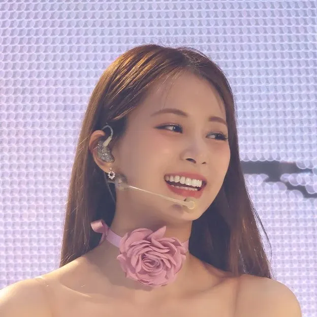 Behind-the-scenes cut of Tzuyu (TWICE)