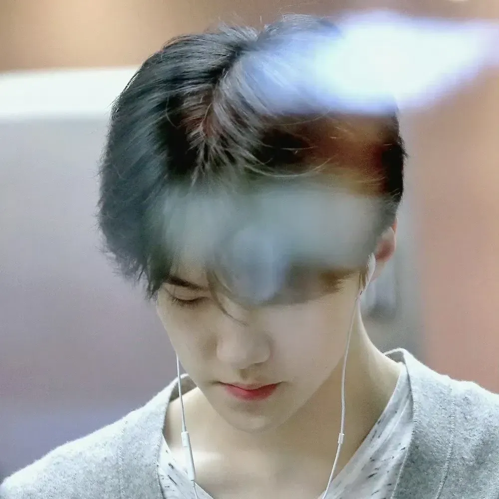 A moment captured by Sehun (EXO)'s fan