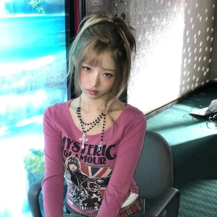 Behind-the-scenes cut of Rei (IVE)