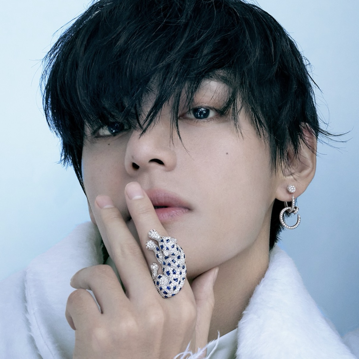 Foto aktivitas terbaru V (BTS)