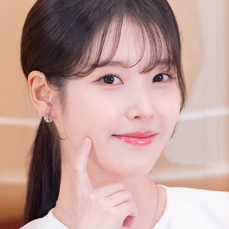 IU的最新活动照片