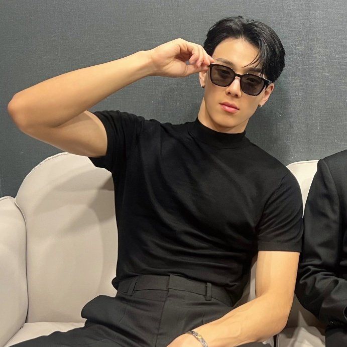 Behind-the-scenes cut of MONSTA X