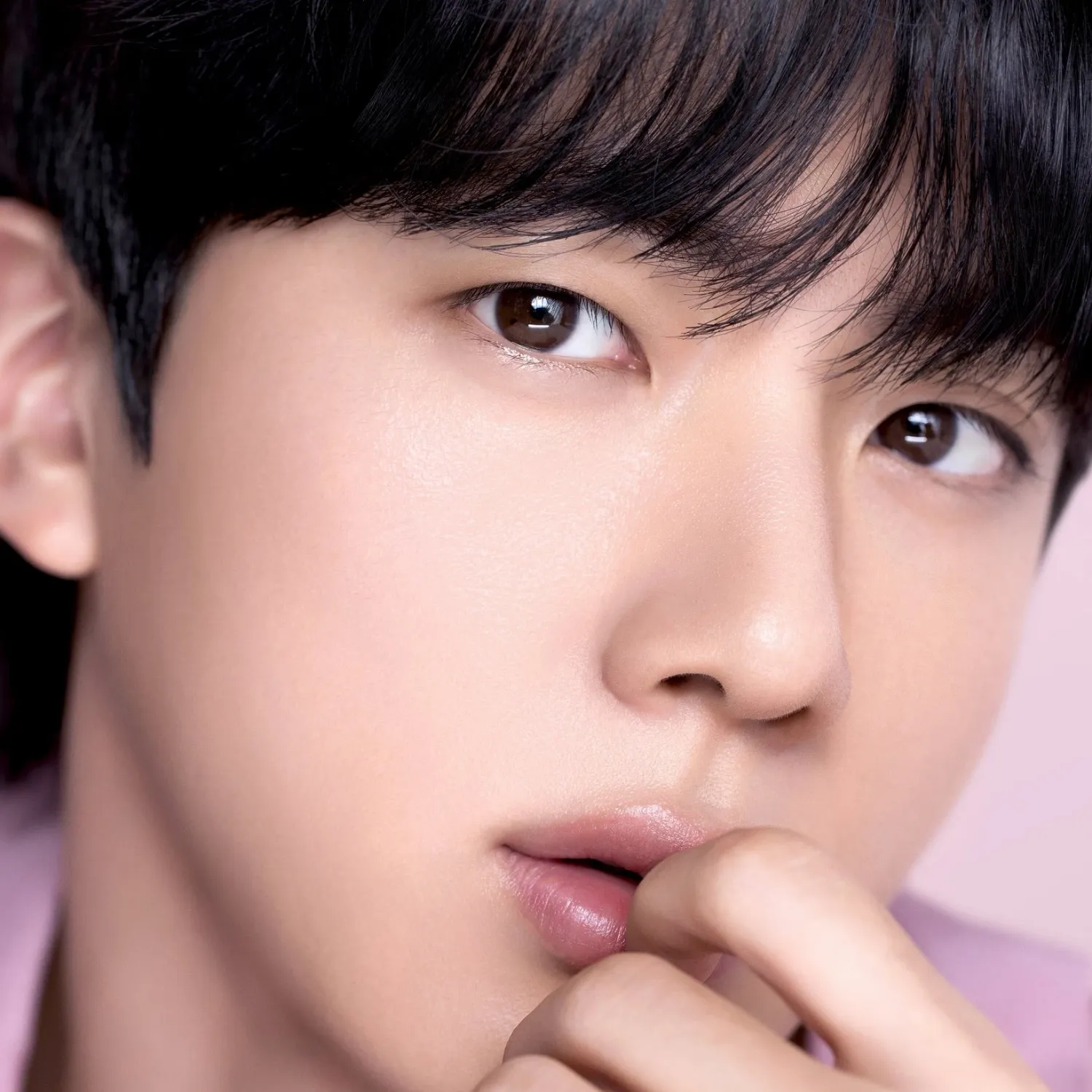 Behind-the-scenes cut of Jin (BTS)