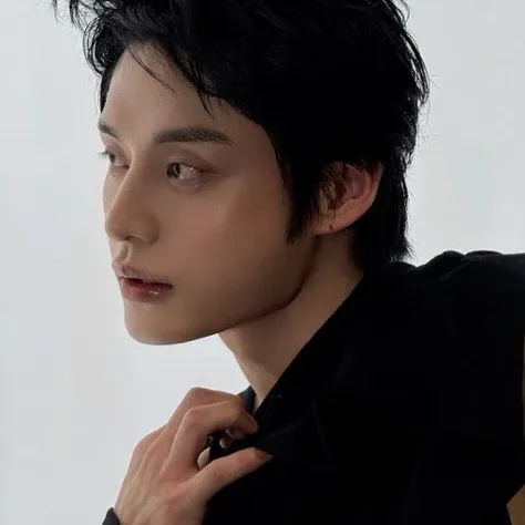 Latest photo of Kim Jiwoong (ZEROBASEONE)