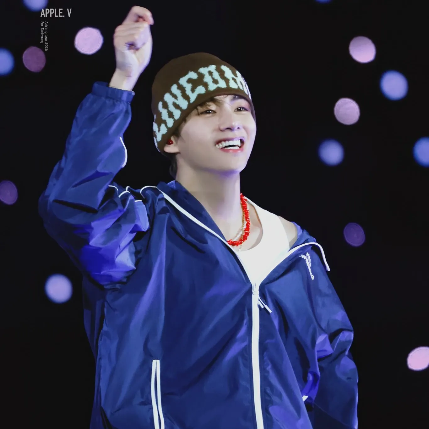 뷔 (방탄소년단)의 최신 사진