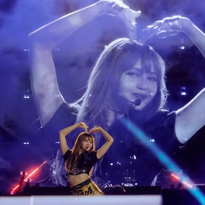 Momen yang diabadikan oleh penggemar Lisa (BLACKPINK)