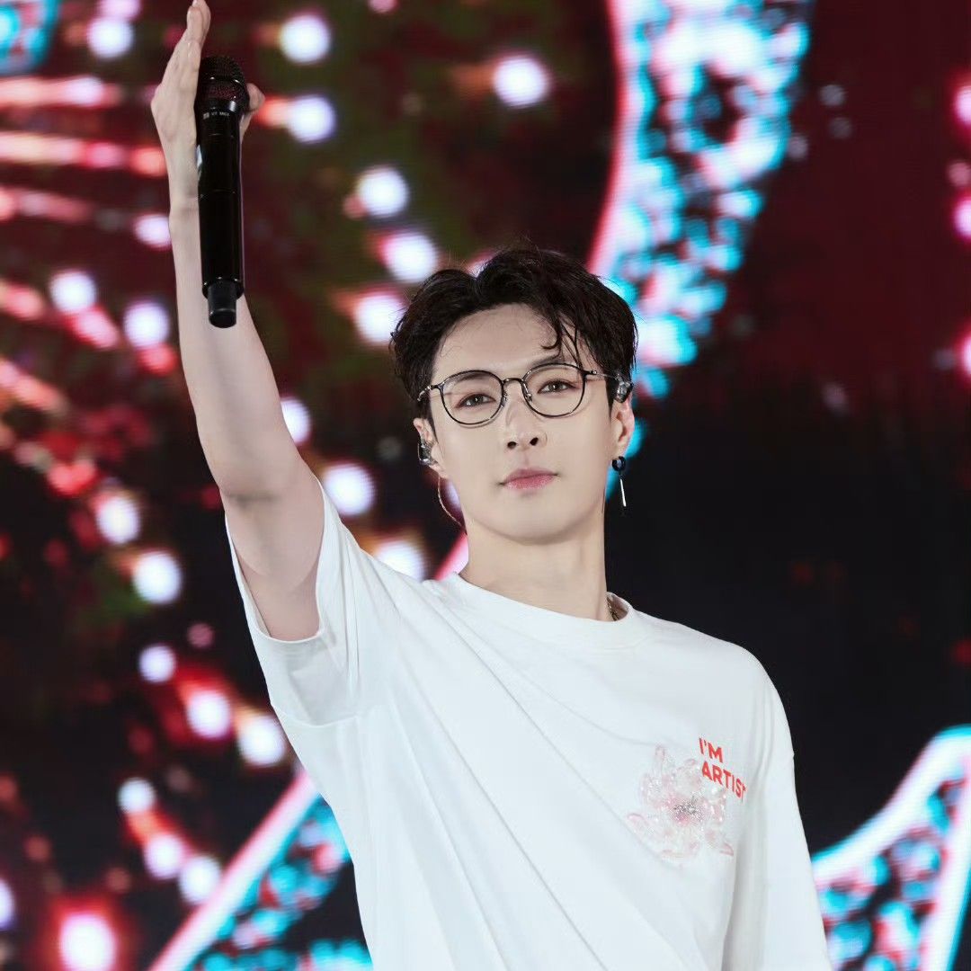 Latest photo of Lay (EXO)