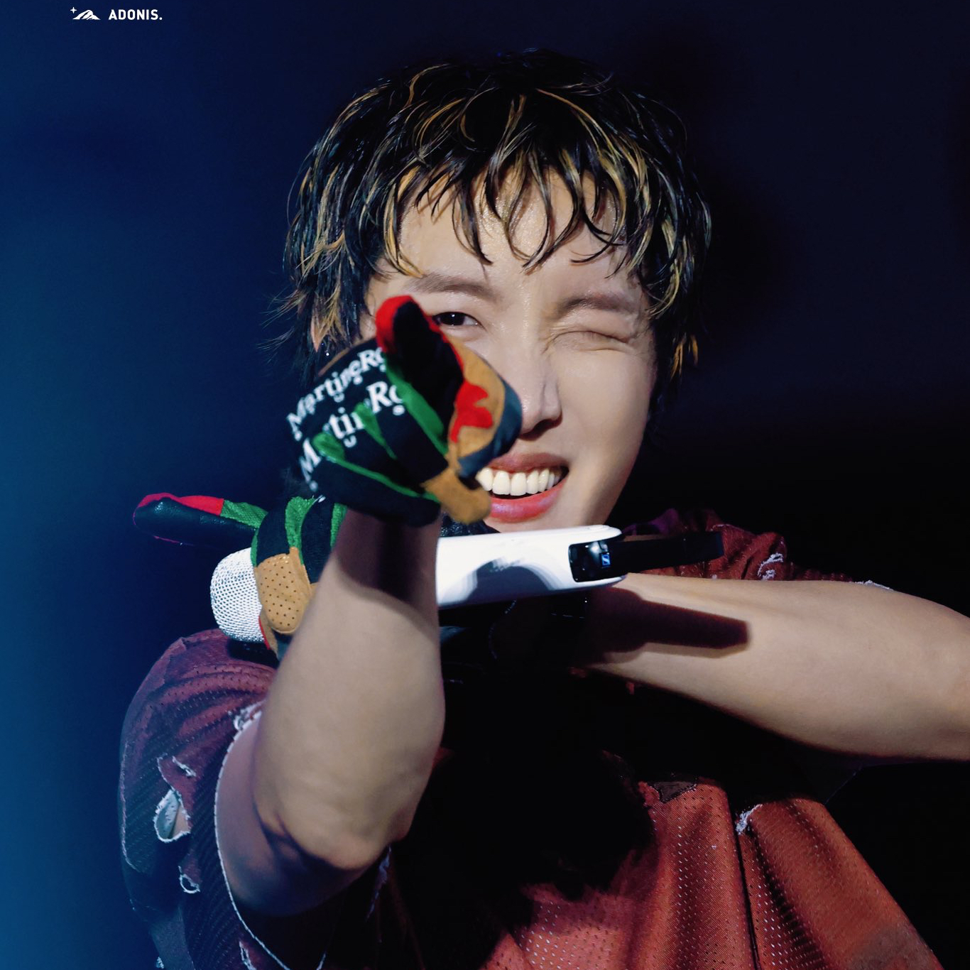 Momen yang diabadikan oleh penggemar j-hope (BTS)