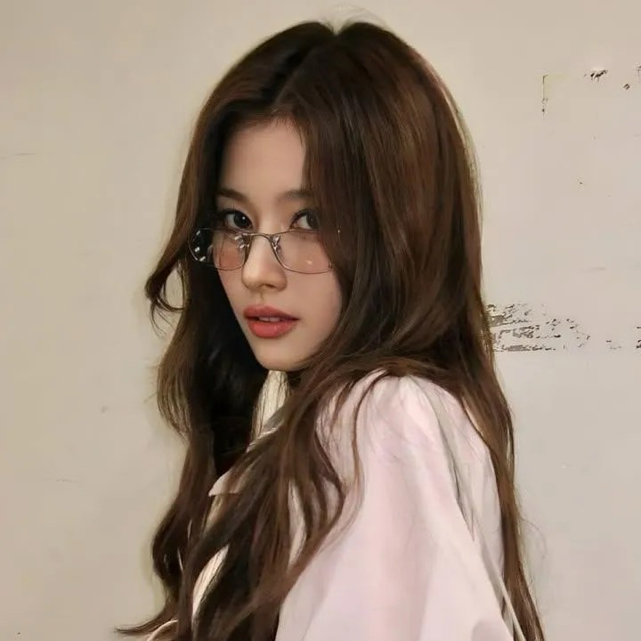 Sana (TWICE)的最新照片