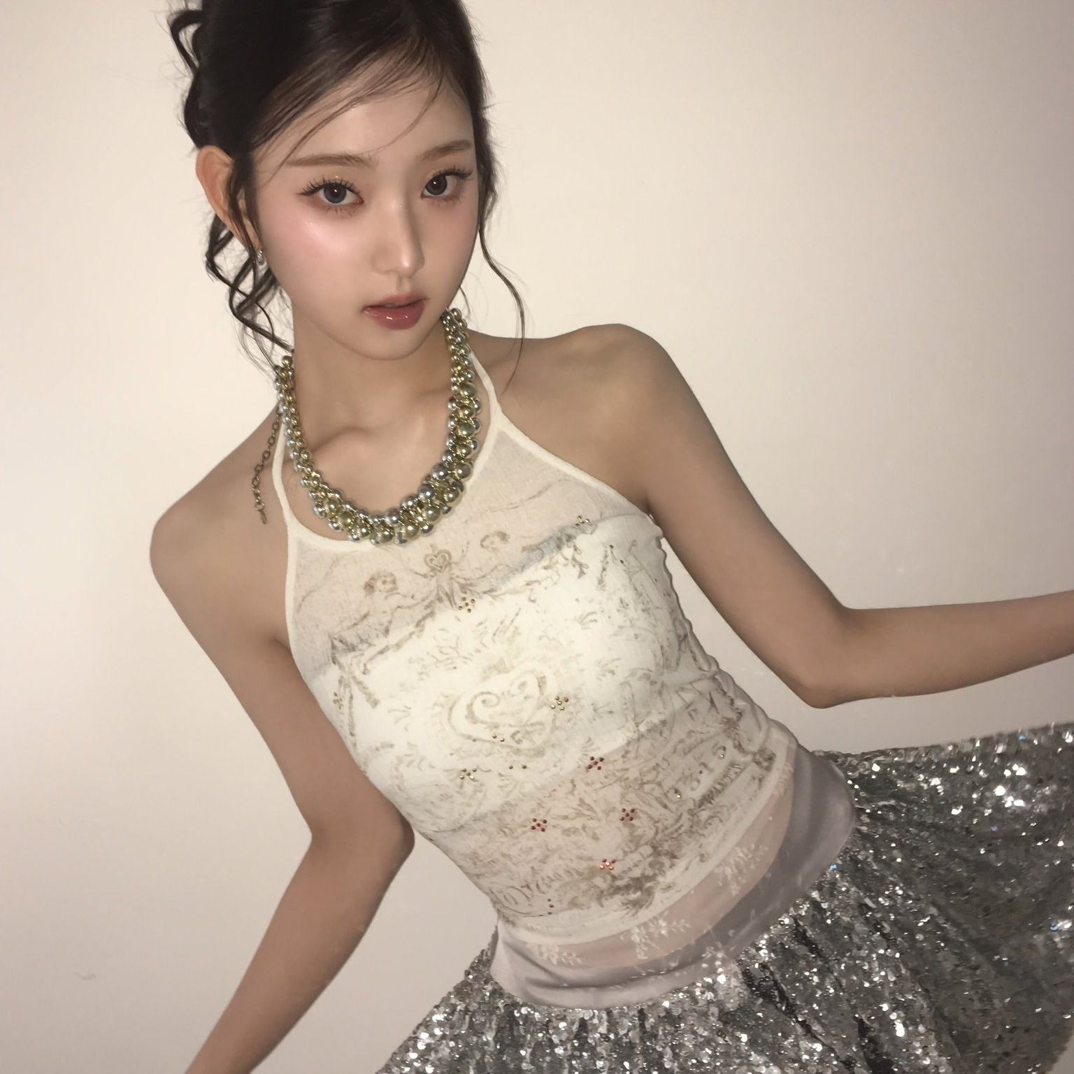 Behind-the-scenes cut of LEESOL (KiiiKiii)