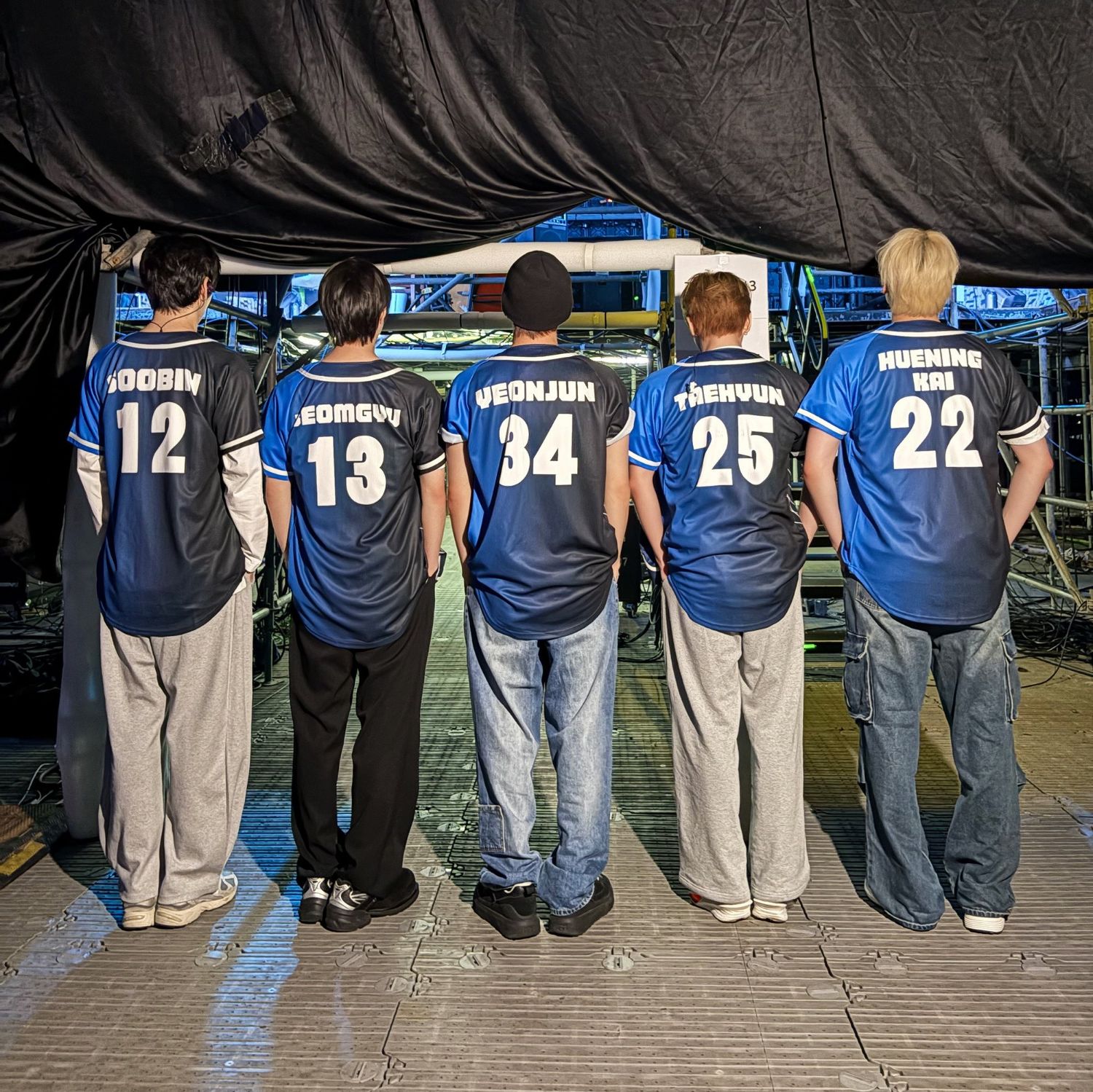 투모로우바이투게더의 비하인드 컷