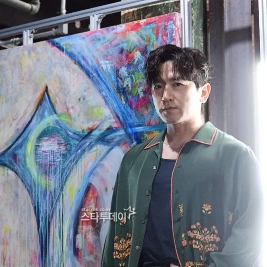 Latest photo of Lee Minwoo (SHINHWA)