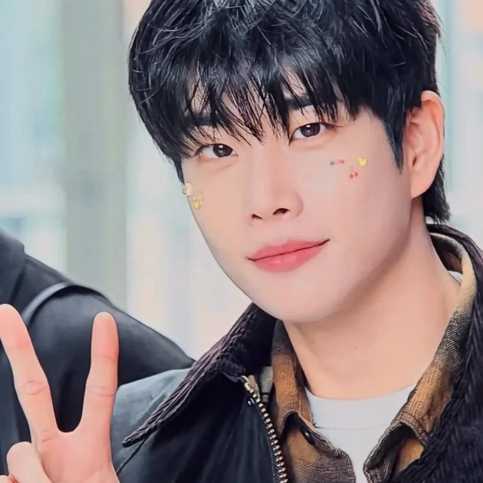 A moment captured by MJ (ASTRO)'s fan