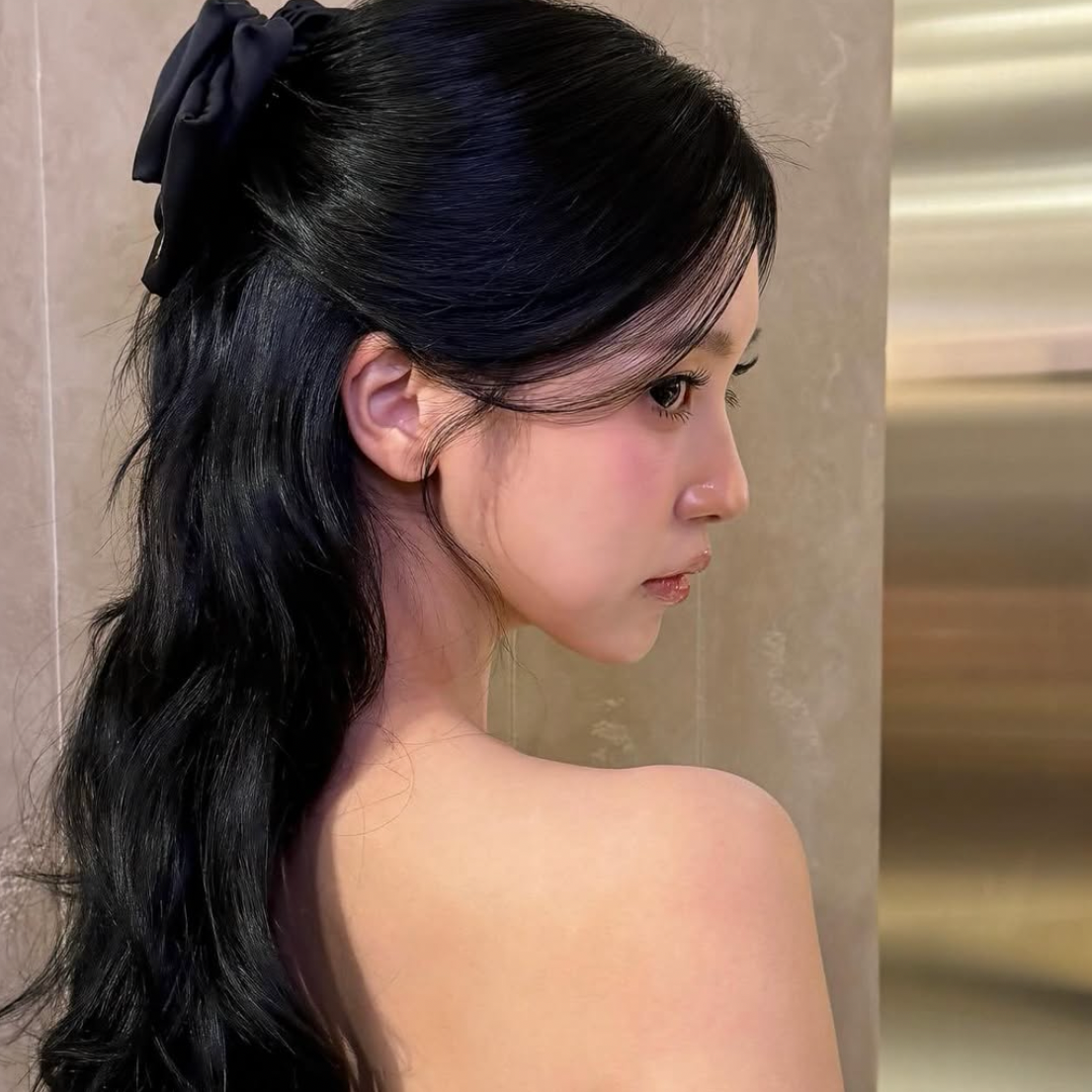 Behind-the-scenes cut of Mina (TWICE)