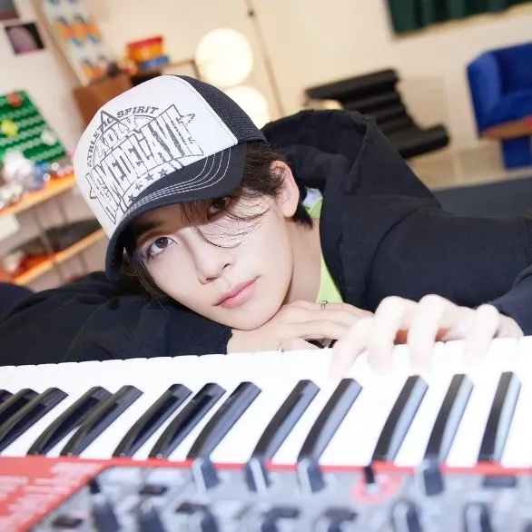 Latest photo of Jeonghan (SEVENTEEN)