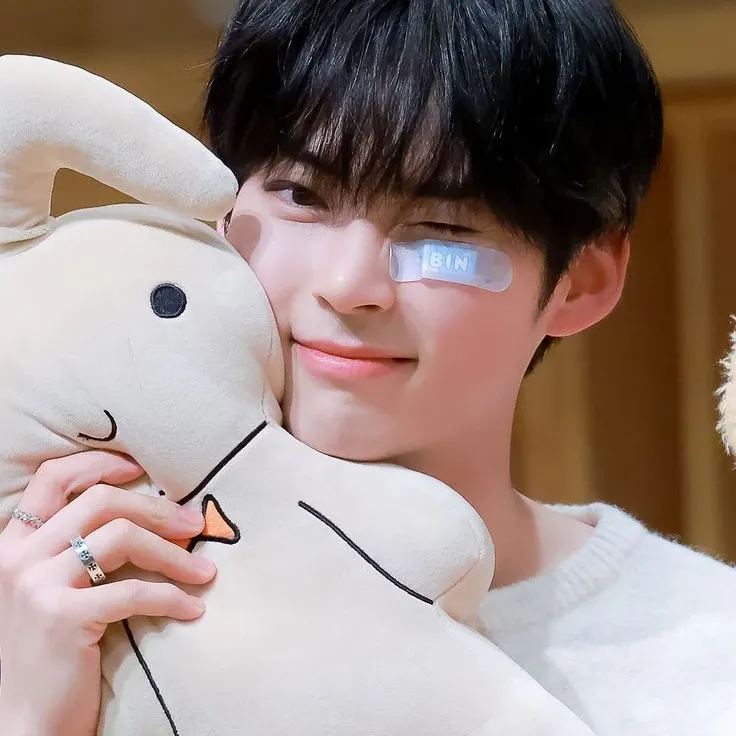 ソン・ハンビン (ZEROBASEONE)の最近の活動写真