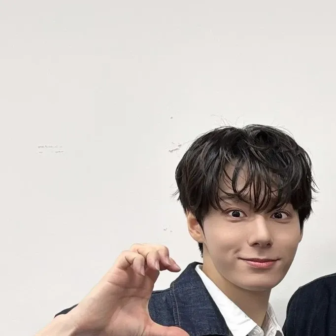 Recent activity shot of Seoho (ONEUS)