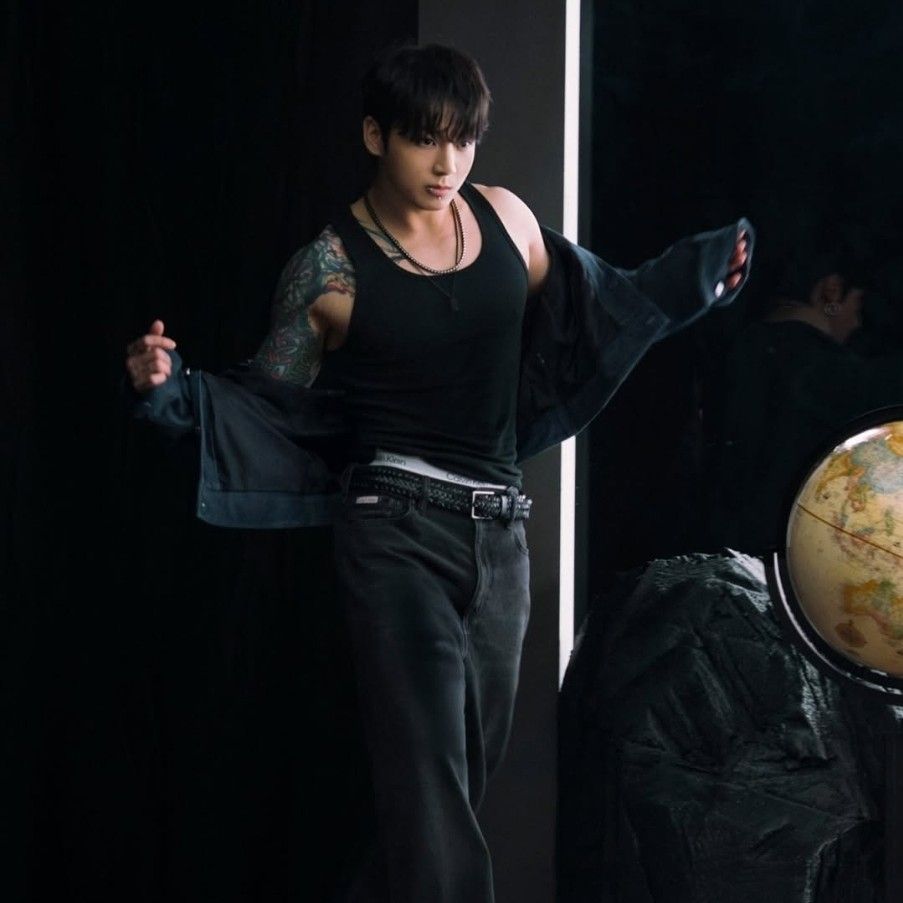 Foto aktivitas terbaru Jungkook (BTS)