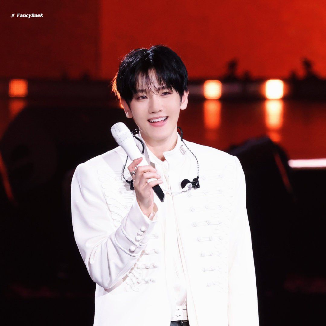 백현 (EXO)의 최신 사진