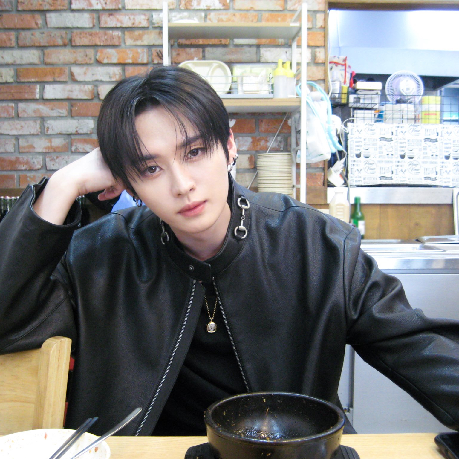 Behind-the-scenes cut of Lee Know (Stray Kids)