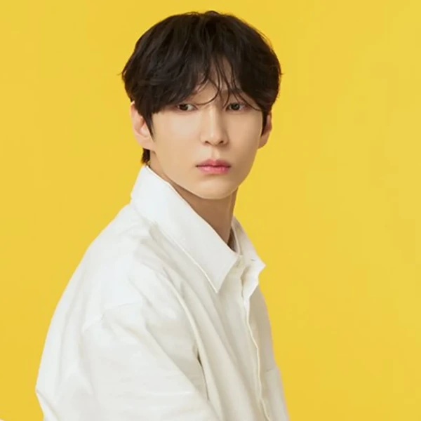 Signature photo of LEO (VIXX) capturing their charm