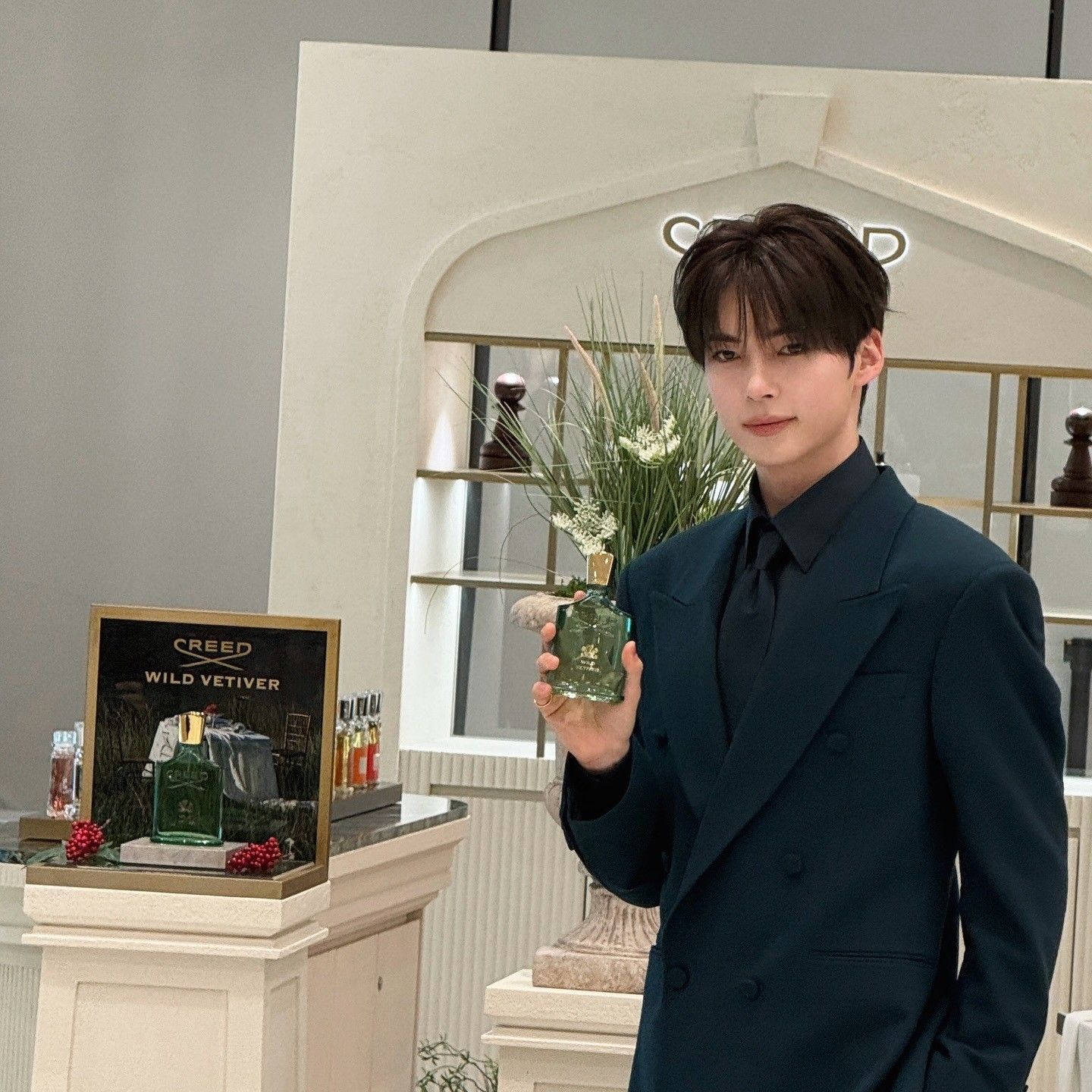 Behind-the-scenes cut of Sung Hanbin (ZEROBASEONE)