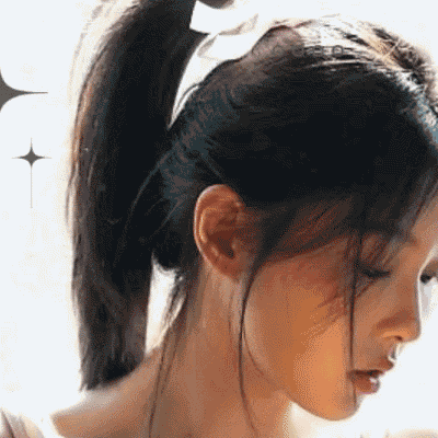 A moment captured by Kang Hyewon's fan