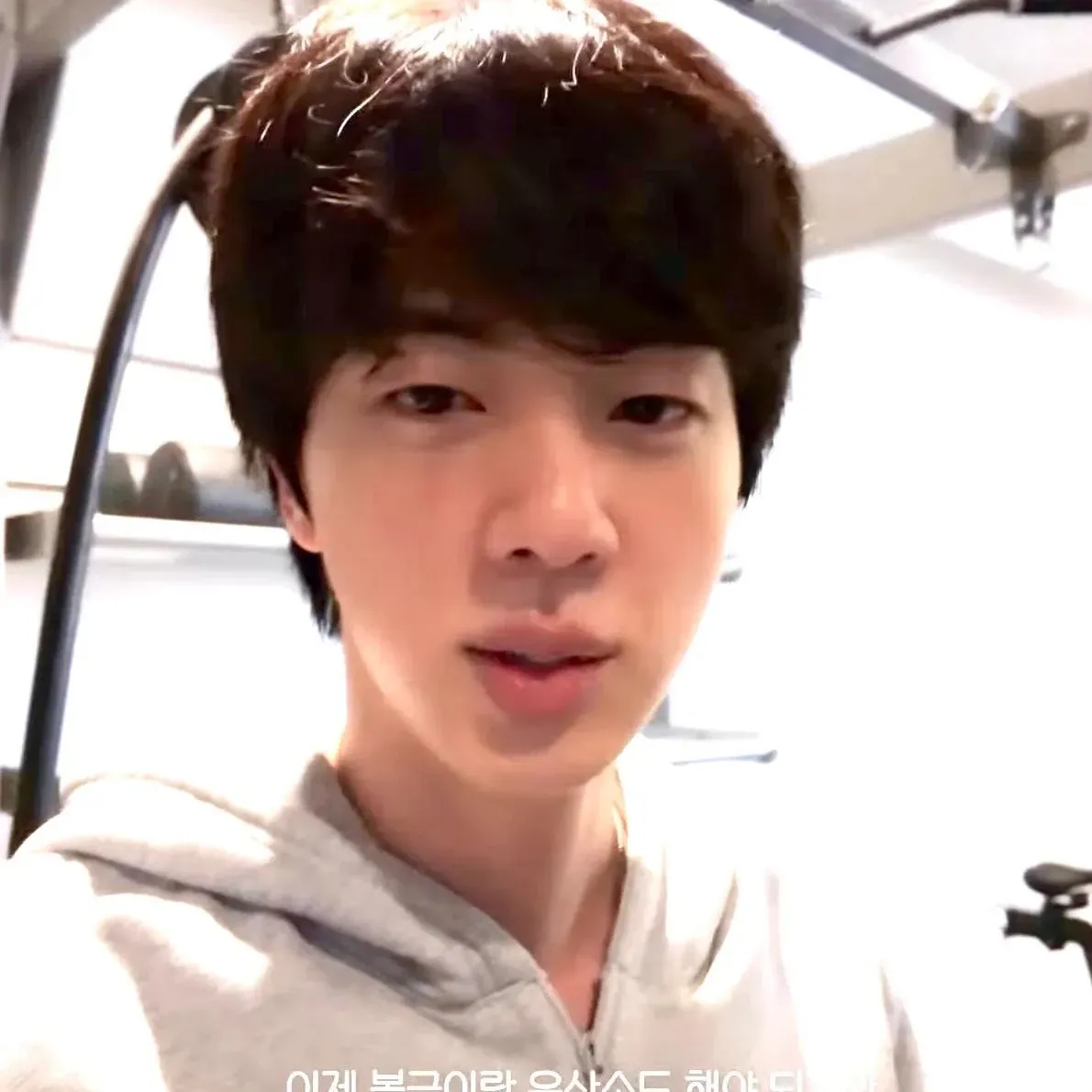 Foto aktivitas terbaru Jin (BTS)