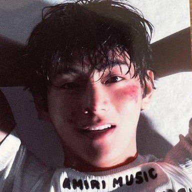 V (防彈少年團)粉絲拍下的瞬間