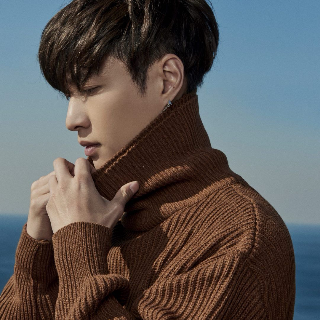 Behind-the-scenes cut of Lay (EXO)