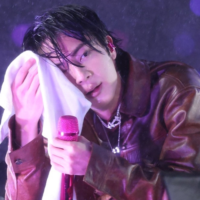 진 (방탄소년단) 최근 활동샷