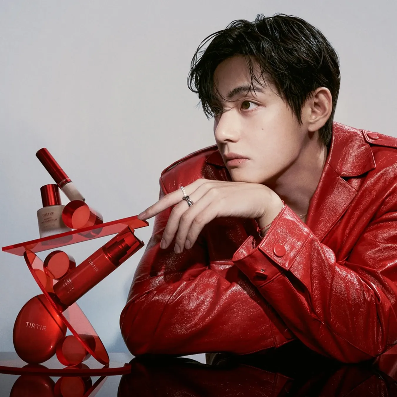 뷔 (방탄소년단)의 최신 사진