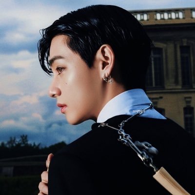 뷔 (방탄소년단) 최근 활동샷